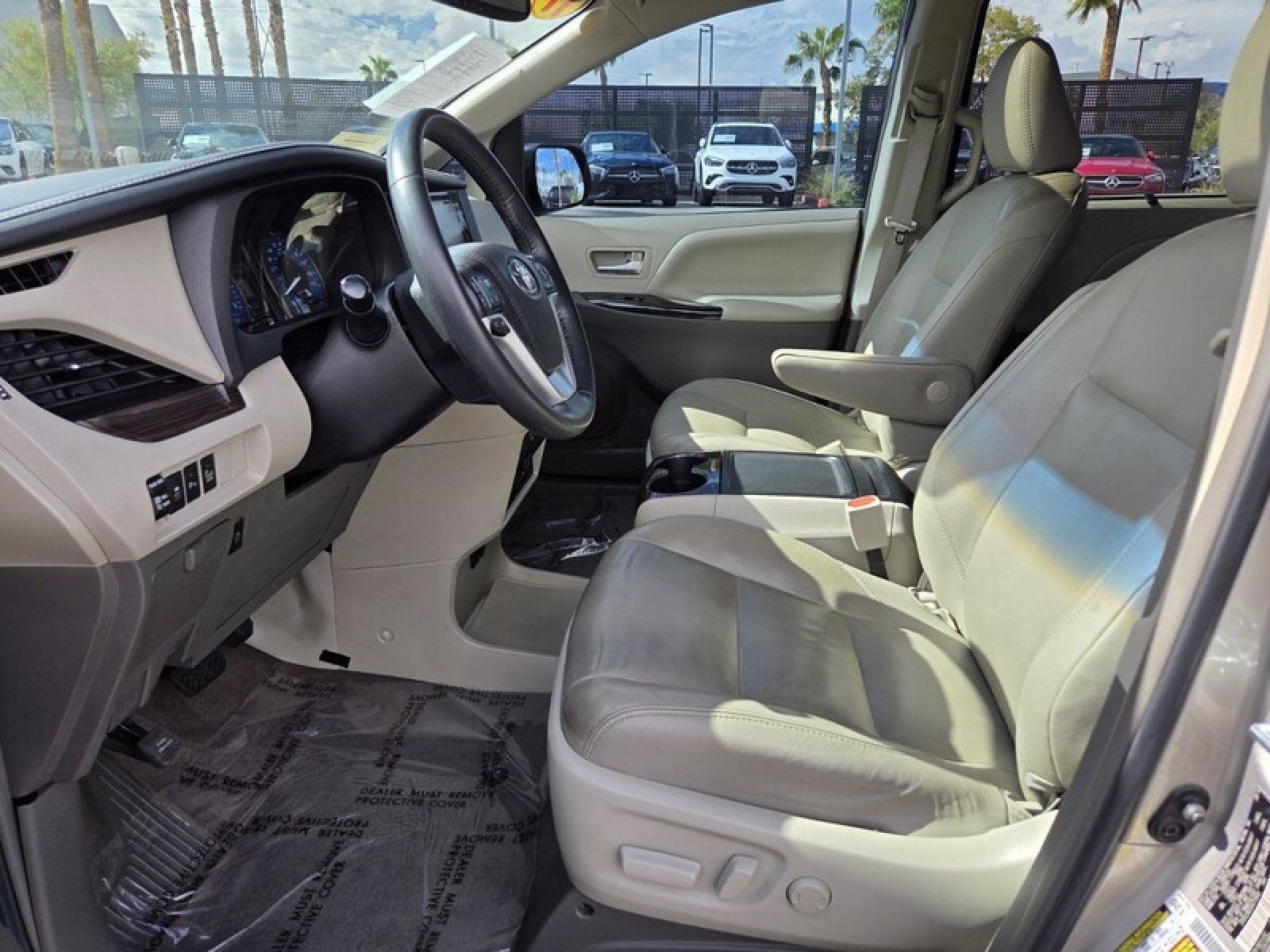 Used 2017 Toyota Sienna XLE Premium FWD image 13