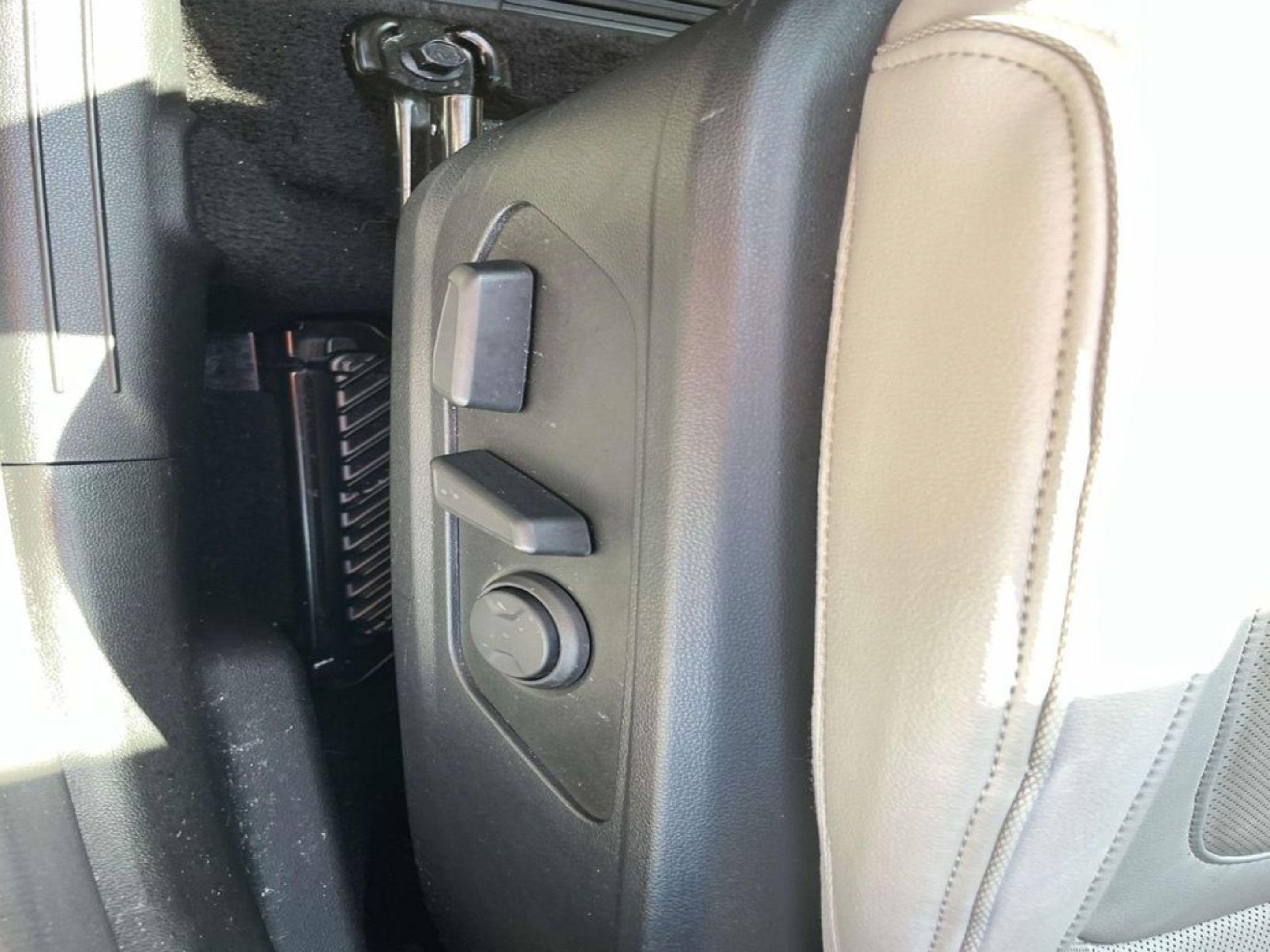 Used 2025 Hyundai Tucson Limited FWD image 19