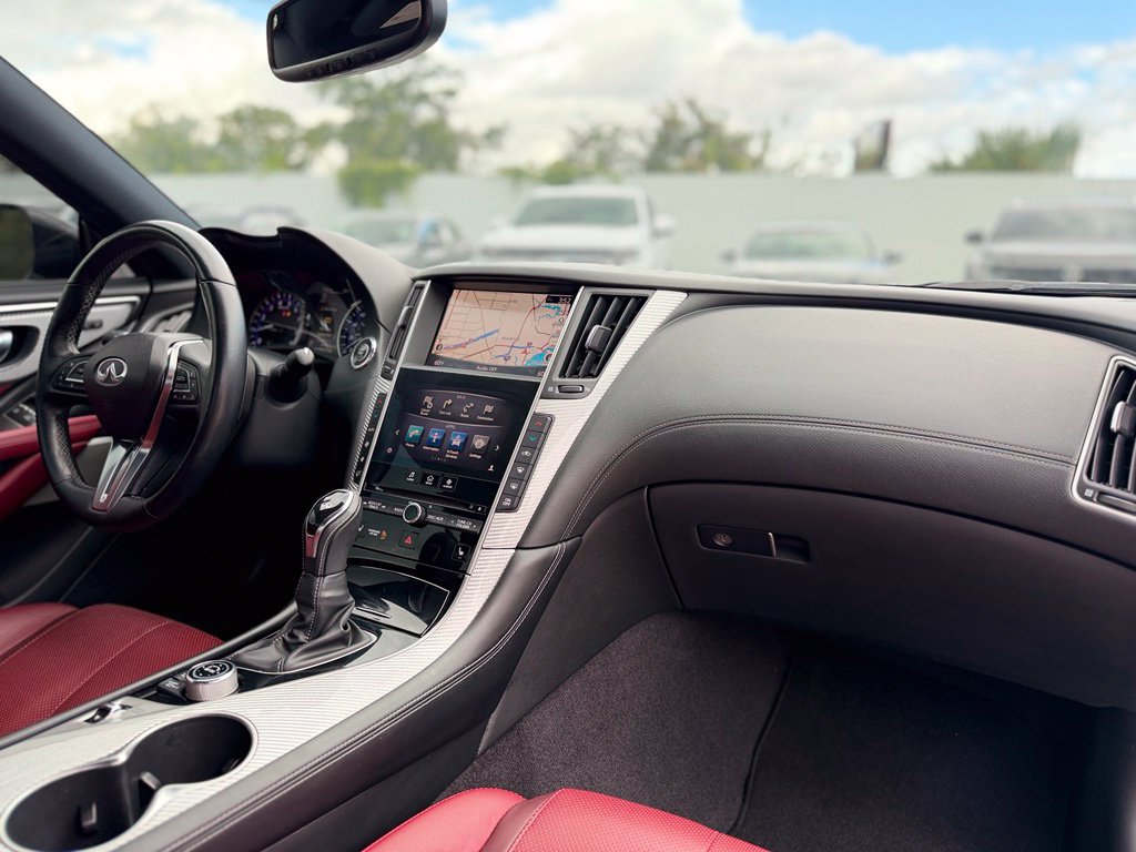 Used 2017 INFINITI Q60 Red Sport 400 AWD/4WD image 18