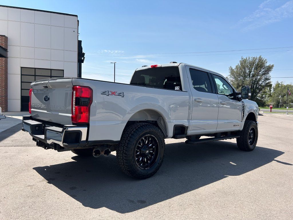 Used 2026 Ford F350 Lariat AWD/4WD image 3