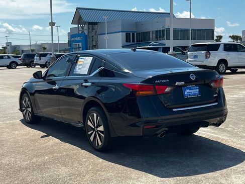 Used 2021 Nissan Altima 2.5 SV w/ SV Premium Package AWD/4WD image 11