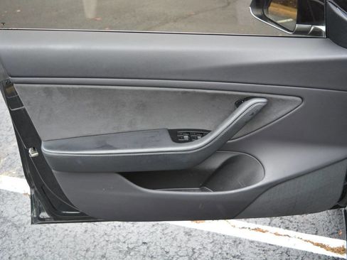 Used 2019 Tesla Model 3 Standard Range Plus image 10