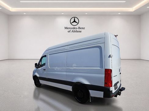 Used 2025 Mercedes-Benz Sprinter 2500 image 4