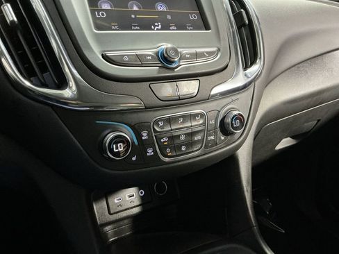 Used 2023 Chevrolet Equinox LT image 29