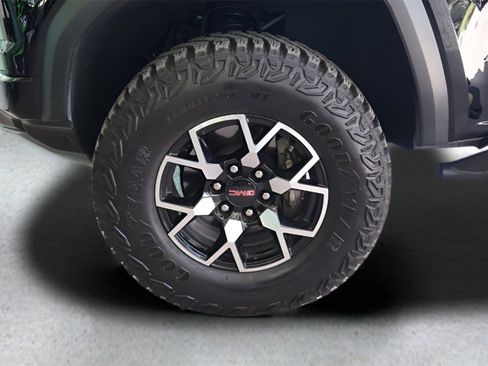 Used 2024 GMC Canyon AT4X image 9