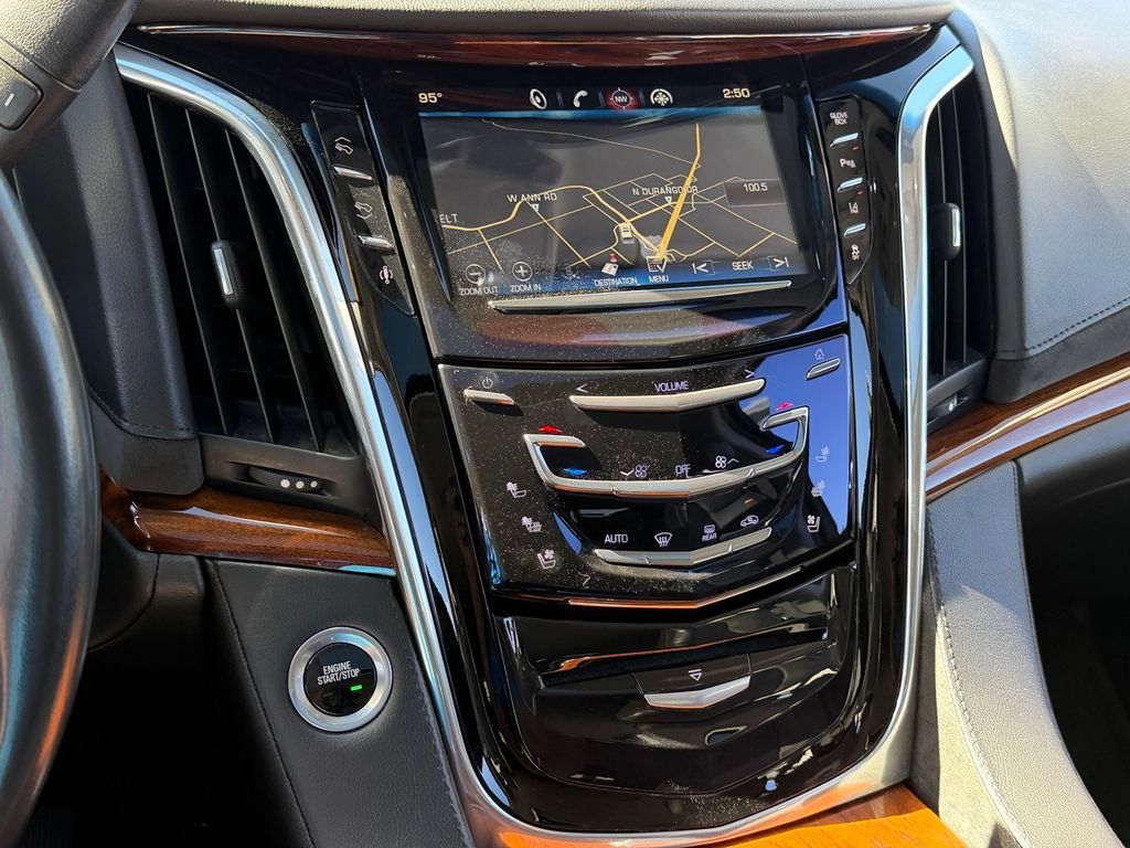 Used 2015 Cadillac Escalade Luxury AWD/4WD image 18