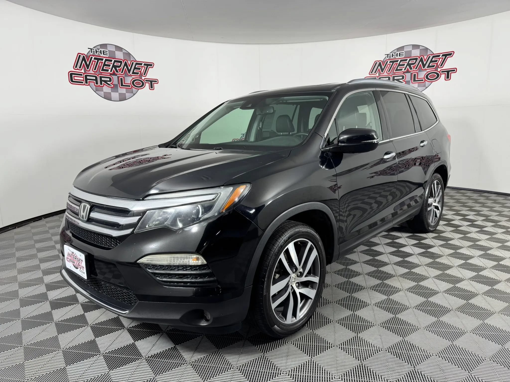 Used 2018 Honda Pilot Touring image 3