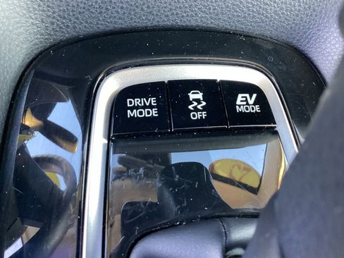 Used 2025 Toyota Corolla LE image 25