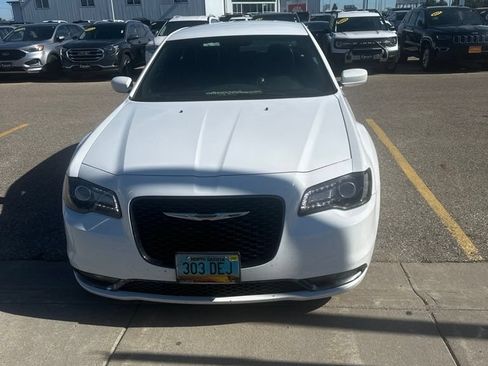 Used 2017 Chrysler 300 S AWD/4WD image 5