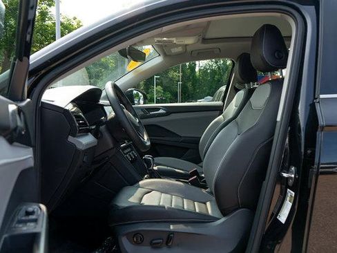 Certified 2023 Volkswagen Taos SEL AWD/4WD image 10