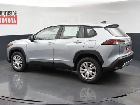 Used 2026 Toyota Corolla Cross L image 2