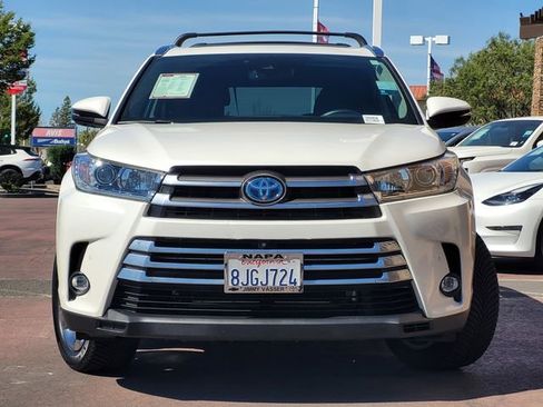 Certified 2019 Toyota Highlander Limited Platinum image 3
