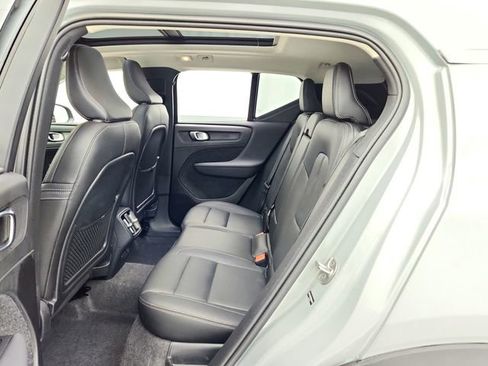 Certified 2025 Volvo XC40 B5 Core image 28