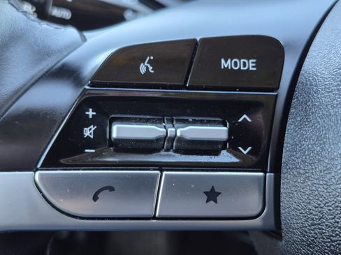 Certified 2025 Hyundai Elantra Limited image 19