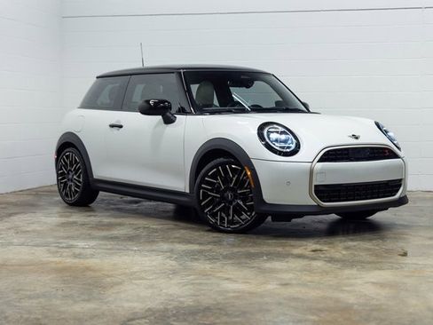 Certified 2025 MINI Cooper S image 4