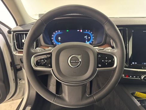 Used 2024 Volvo V60 B5 Cross Country Plus image 11