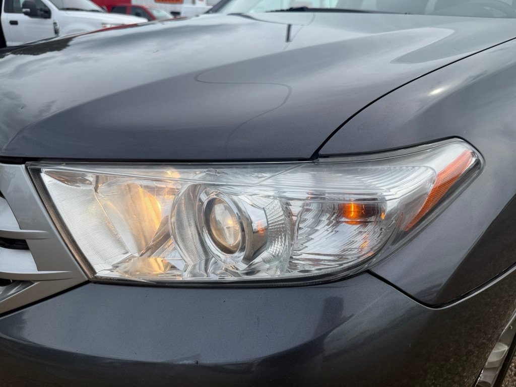 Used 2012 Toyota Highlander Limited w/ Tow Pkg AWD/4WD image 32