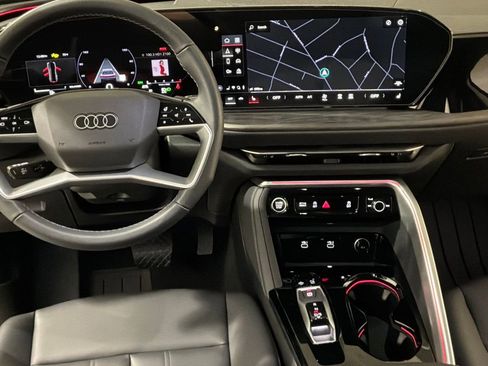 Used 2025 Audi Q5 Premium w/ Convenience Package image 20