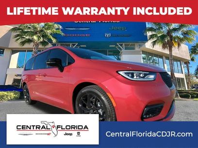 New 2026 Chrysler Pacifica Limited w/ S Appearance Package