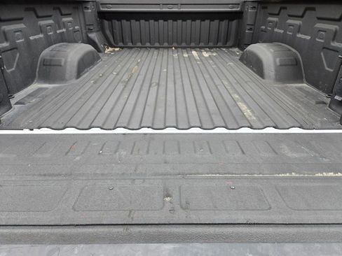 Used 2025 Chevrolet Silverado 2500 LT w/ Convenience Package image 29