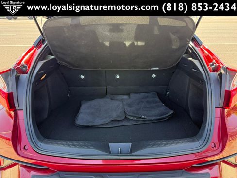 Used 2018 Toyota C-HR XLE FWD image 9
