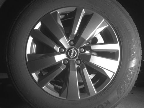 Used 2025 Nissan Pathfinder SV image 14