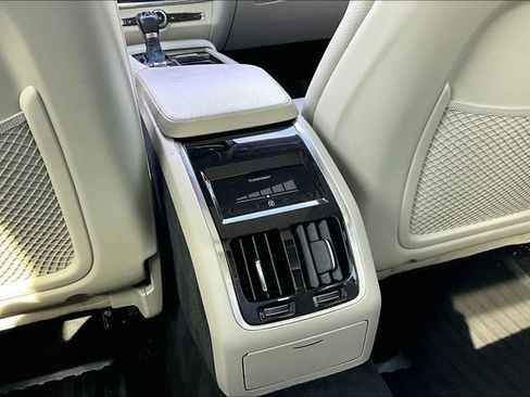 Used 2018 Volvo S90 T6 Momentum w/ Convenience Package image 10