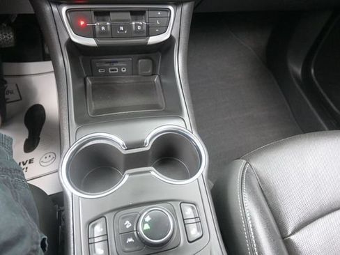 Used 2023 GMC Terrain SLT FWD image 11
