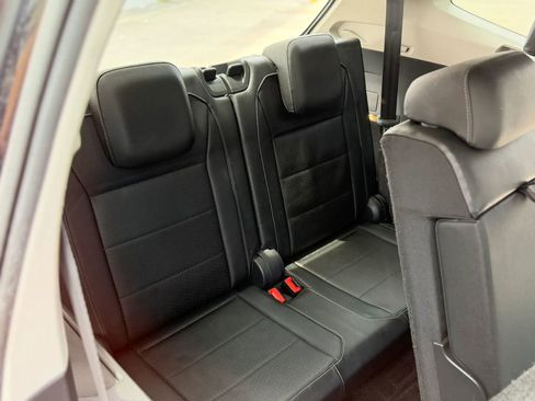 Used 2020 Volkswagen Tiguan SE FWD image 23