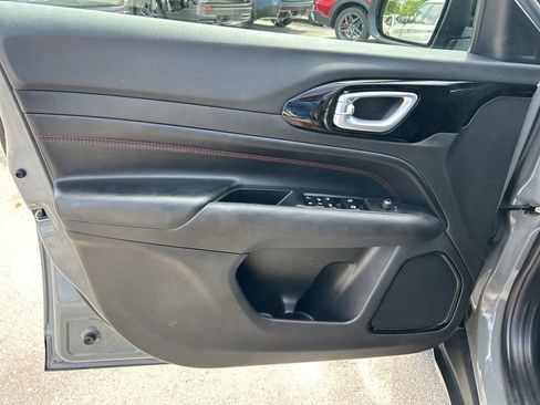 Used 2024 Jeep Compass Trailhawk image 10