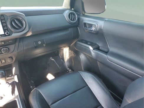 Used 2022 Toyota Tacoma TRD Sport image 25