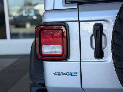 Used 2023 Jeep Wrangler Unlimited AWD/4WD image 11
