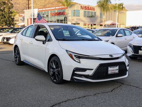 Used 2023 Toyota Corolla SE image 2