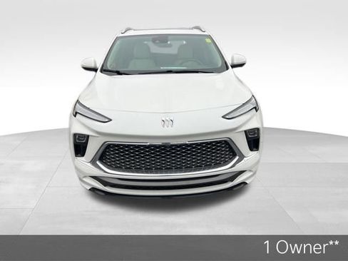 Used 2024 Buick Encore GX Avenir w/ Avenir Technology Package image 2