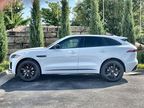 Used 2025 Jaguar F-PACE R-Dynamic S image 2