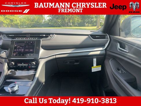 New 2025 Jeep Grand Cherokee L Laredo w/ Trailer Tow Package AWD/4WD image 13