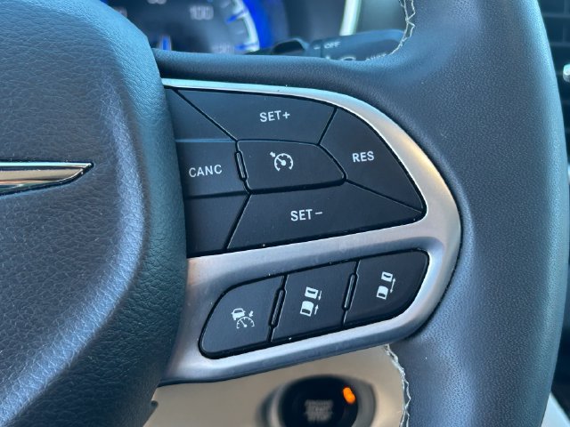 Used 2023 Chrysler Pacifica Touring-L FWD image 18