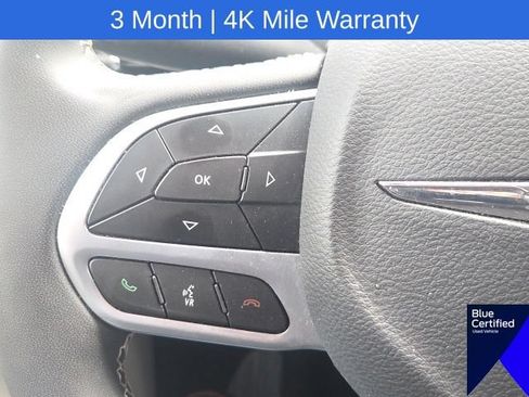 Used 2023 Chrysler Pacifica Touring-L FWD image 44