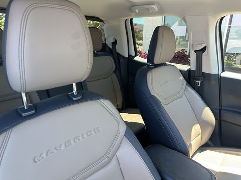 Used 2025 Ford Maverick Lariat AWD/4WD image 12