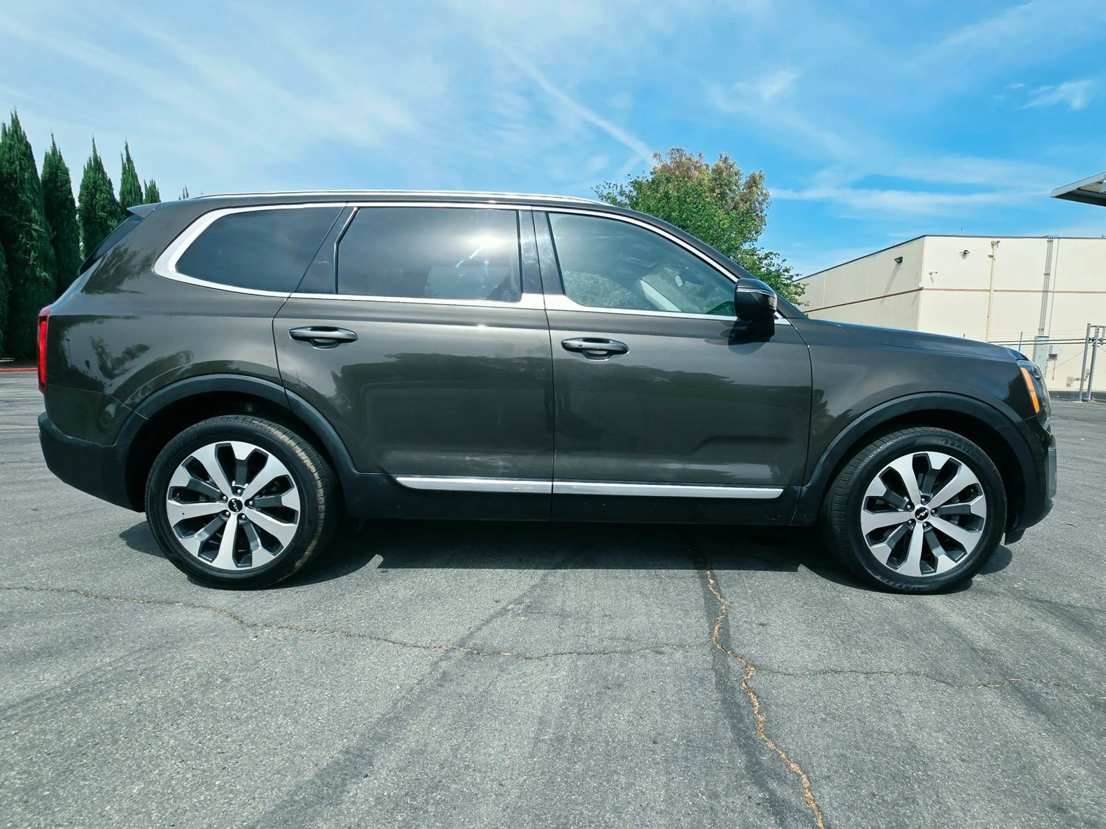 Used 2022 Kia Telluride S FWD image 4