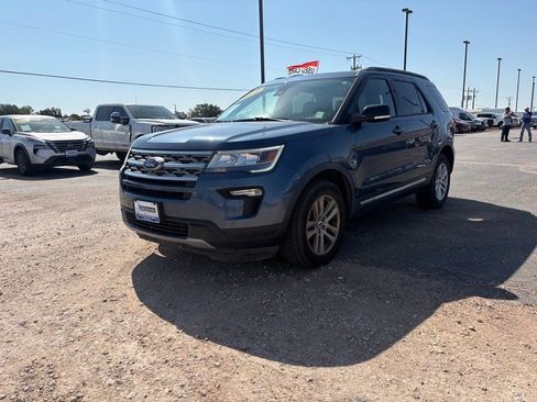 Used 2018 Ford Explorer XLT w/ Equipment Group 202A AWD/4WD image 2