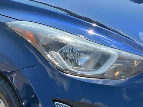 Used 2015 Hyundai Elantra SE w/ Option Group 02 FWD image 8