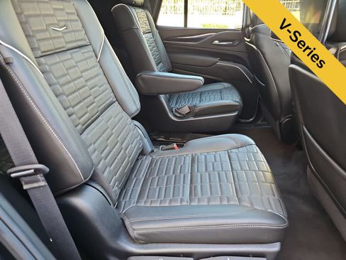 Used 2024 Cadillac Escalade V w/ LPO, ONYX Package AWD/4WD image 17