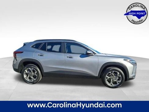 Used 2024 Chevrolet Trax LT image 7