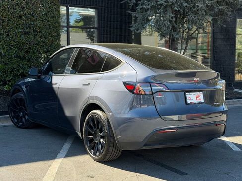 Used 2023 Tesla Model Y Long Range image 19
