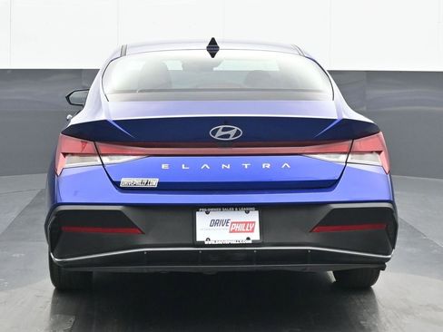 Used 2025 Hyundai Elantra SE image 5