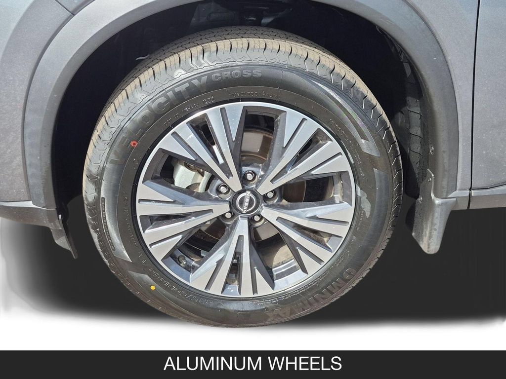 Used 2023 Nissan Rogue SV FWD image 11