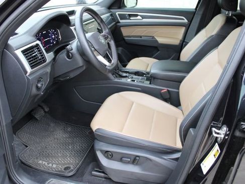 Used 2022 Volkswagen Atlas Cross Sport SE w/ Black Wheel Package image 14