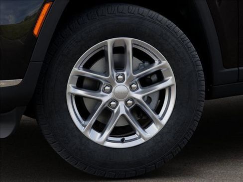 New 2026 Jeep Grand Cherokee L Laredo image 8