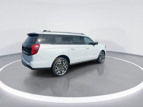 New 2026 Ford Expedition Max Platinum image 9